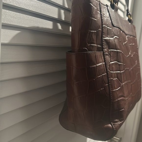 EUC Fossil Croco Embossed Leather Tote with Side Slip Pockets and Hangtag. - Picture 6 of 12